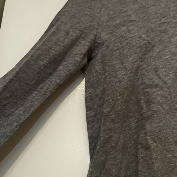 abercrombie kids long-sleeved gray t-shirt / nwt / Size 11/12 - Picture 7 of 9